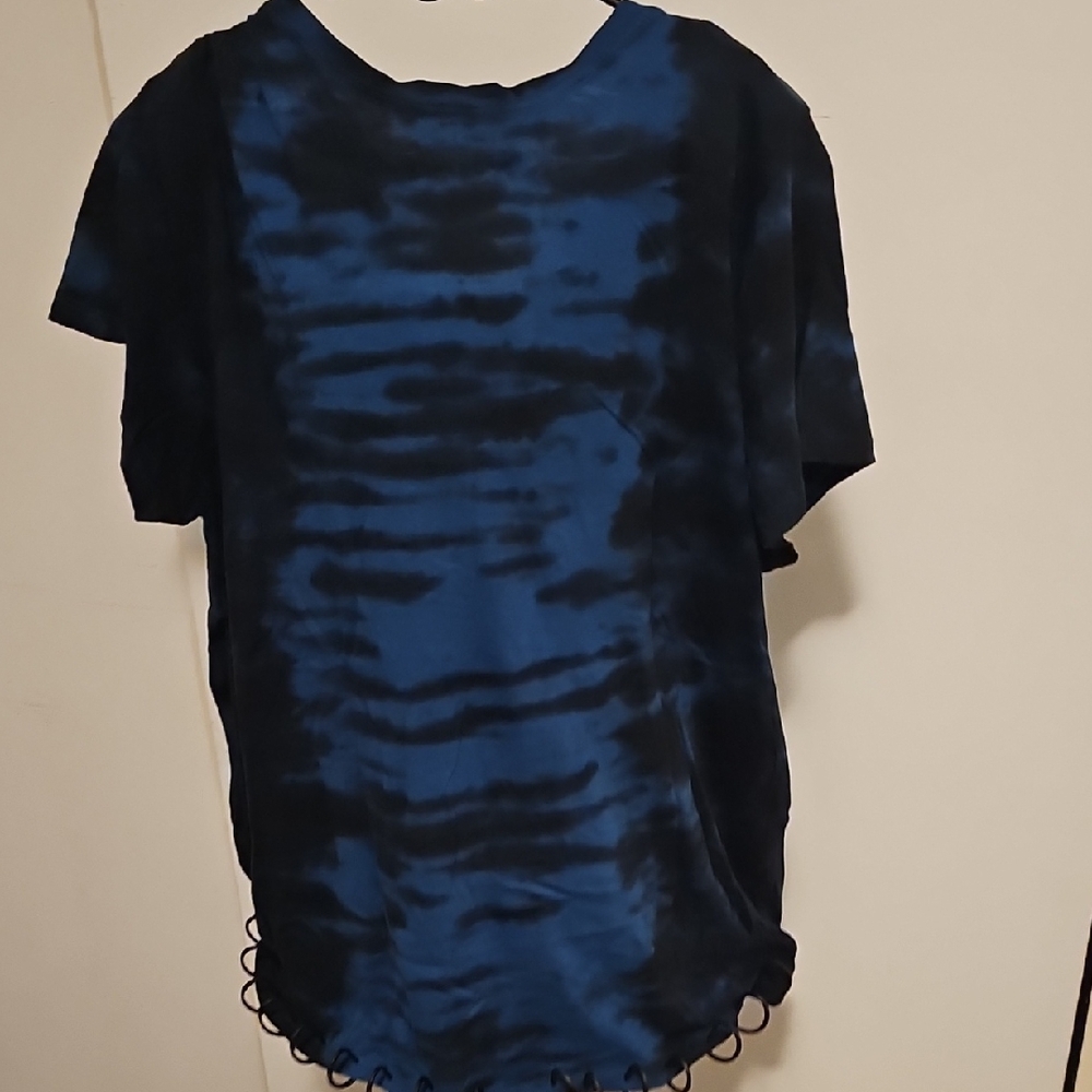 Torrid Graphic Tshirt - Picture 4 of 4
